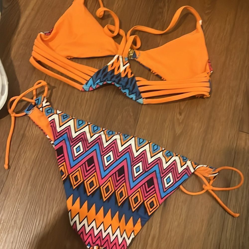 Orange Patterned Bikini - Size Small- Front Clasp… - image 4